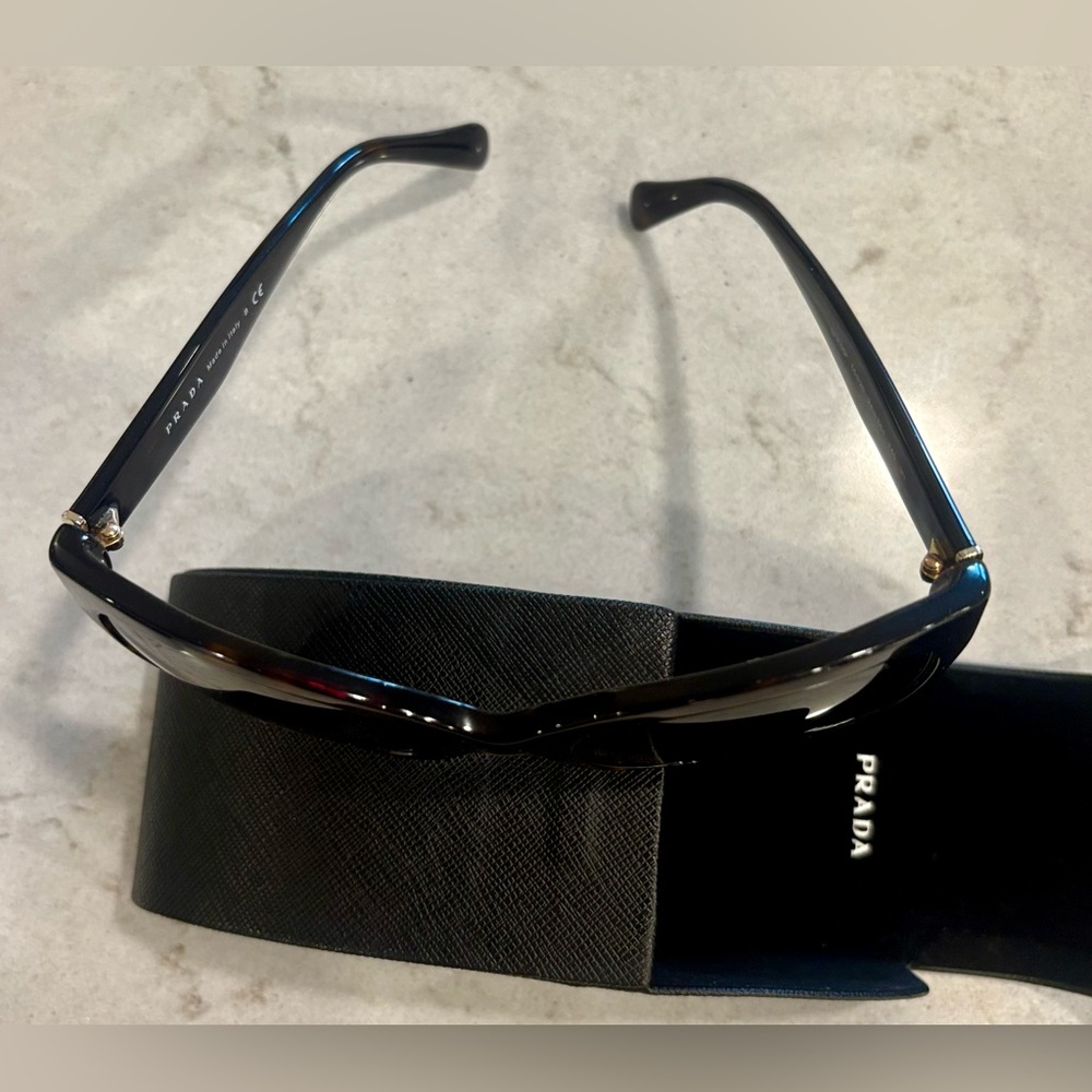 PRADA Tortoise Shell ๐ถ๏ธ Sunglasses ๐๐ค๐ - Picture 10 of 16